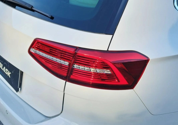 Volkswagen Passat cena 69900 przebieg: 217000, rok produkcji 2017 z Tychowo małe 172